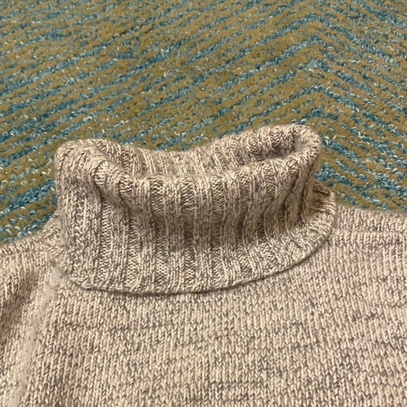 Eric Bompard Women's Cozy 100 percent Cashmere Turtleneck Sweater - Cream - Picture 6 of 6